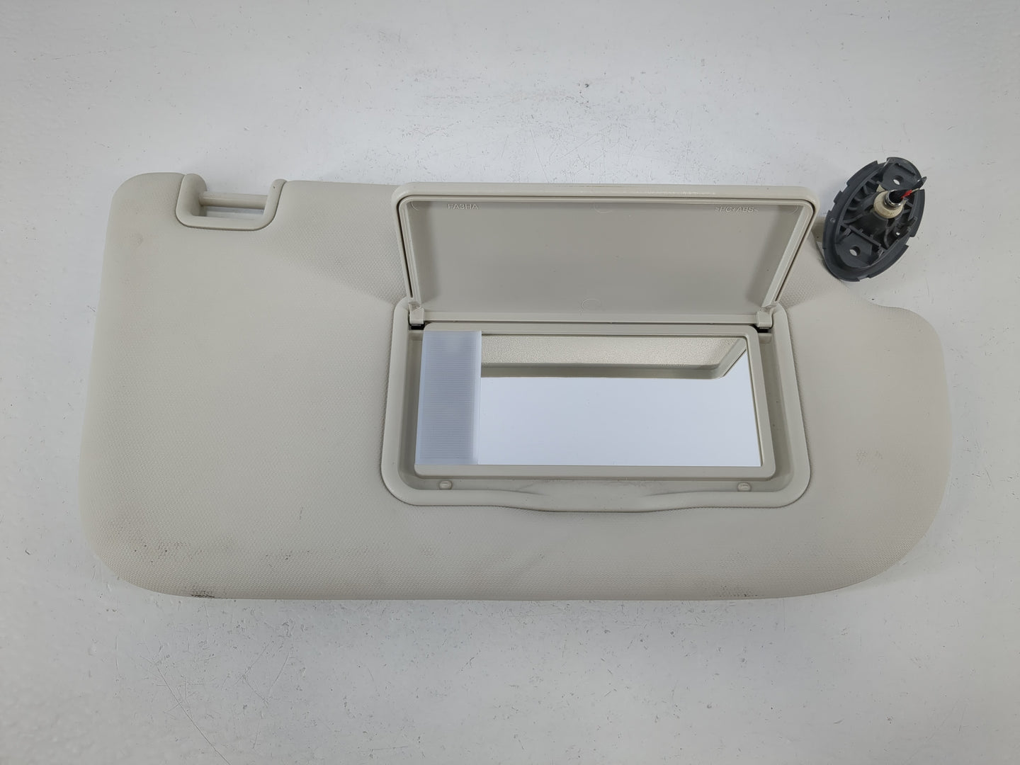 2013-2019 Ford Escape Sun Visor Shade Replacement Passenger Right Mirror Fits Fits 2013 2014 2015 2016 2017 2018 2019 OEM Used Auto Parts - Oemusedautoparts1.com