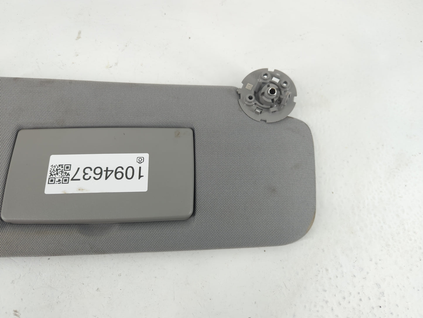 2017-2021 Chevrolet Trax Sun Visor Shade Replacement Passenger Right Mirror Fits Fits 2017 2018 2019 2020 2021 OEM Used Auto Parts