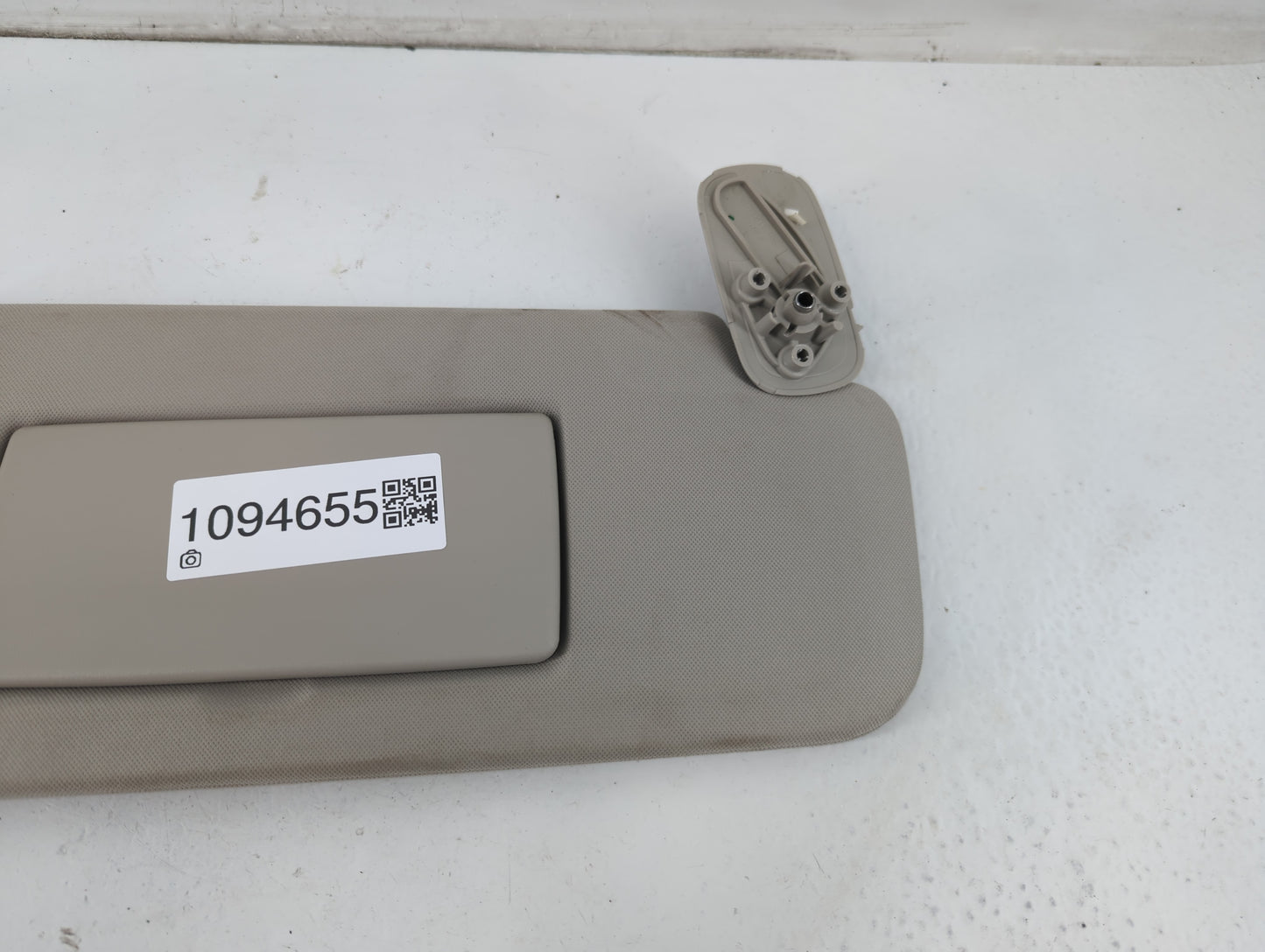 2007-2013 Chevrolet Silverado 1500 Sun Visor Shade Replacement Passenger Right Mirror Fits OEM Used Auto Parts