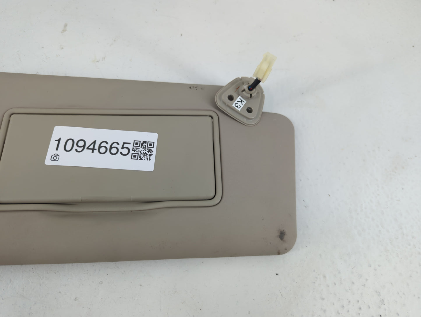 2008-2015 Nissan Rogue Sun Visor Shade Replacement Passenger Right Mirror Fits Fits 2008 2009 2010 2011 2012 2013 2014 2015 OEM Used Auto Parts - Oemusedautoparts1.com