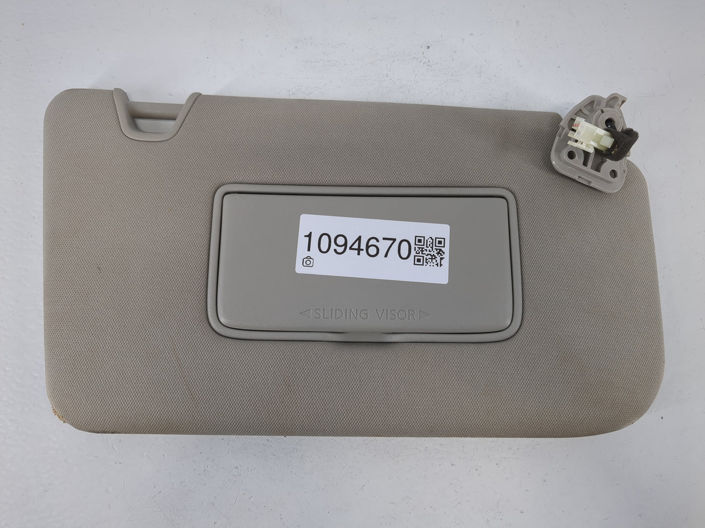 2018-2020 Nissan Rogue Sun Visor Shade Replacement Passenger Right Mirror Fits Fits 2018 2019 2020 OEM Used Auto Parts - Oemusedautoparts1.com
