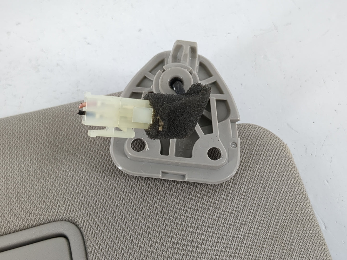 2018-2020 Nissan Rogue Sun Visor Shade Replacement Passenger Right Mirror Fits Fits 2018 2019 2020 OEM Used Auto Parts - Oemusedautoparts1.com