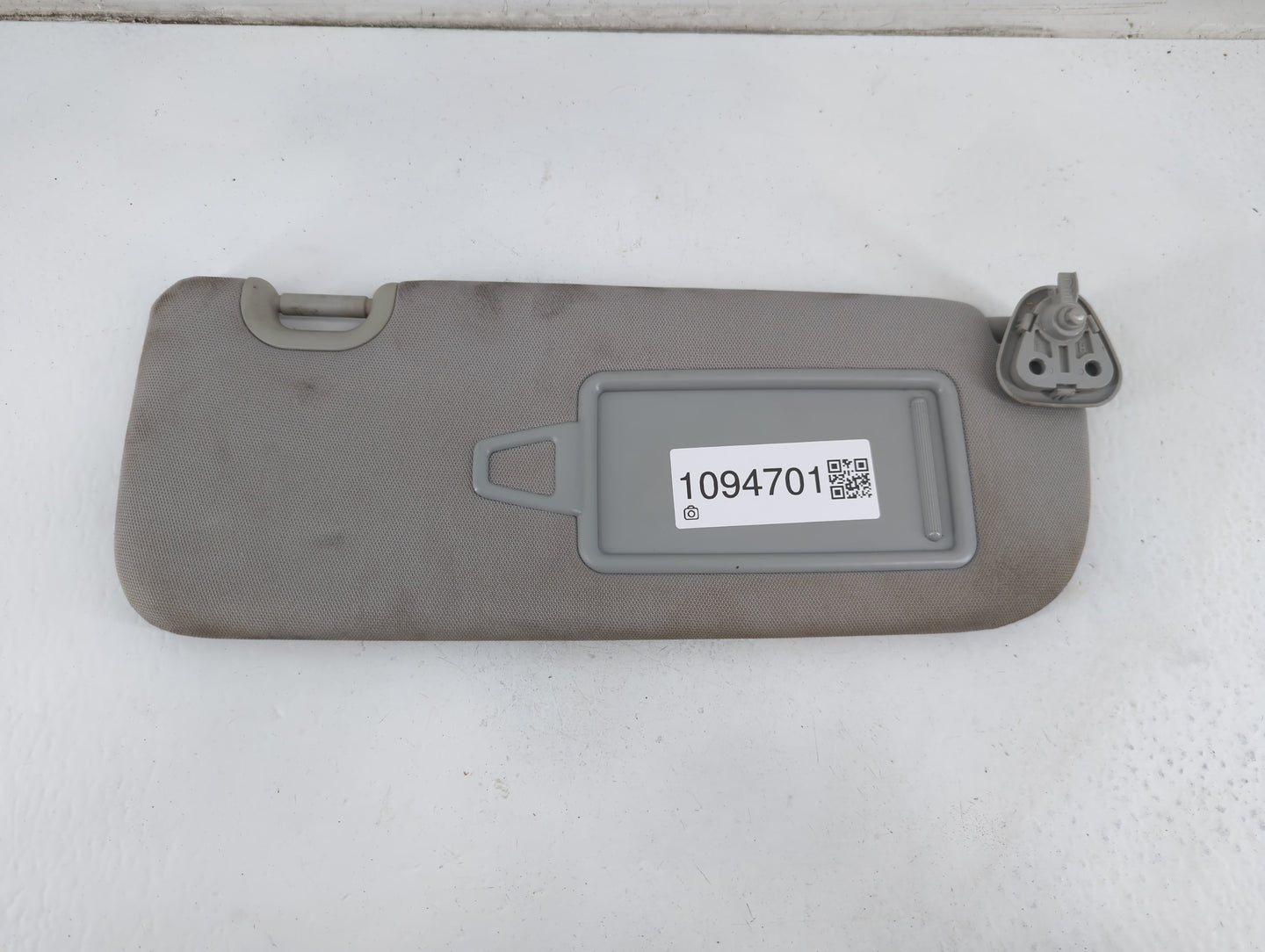 2013-2019 Hyundai Santa Fe Sun Visor Shade Replacement Passenger Right Mirror Fits Fits 2013 2014 2015 2016 2017 2018 2019 OEM Used Auto Parts - Oemusedautoparts1.com