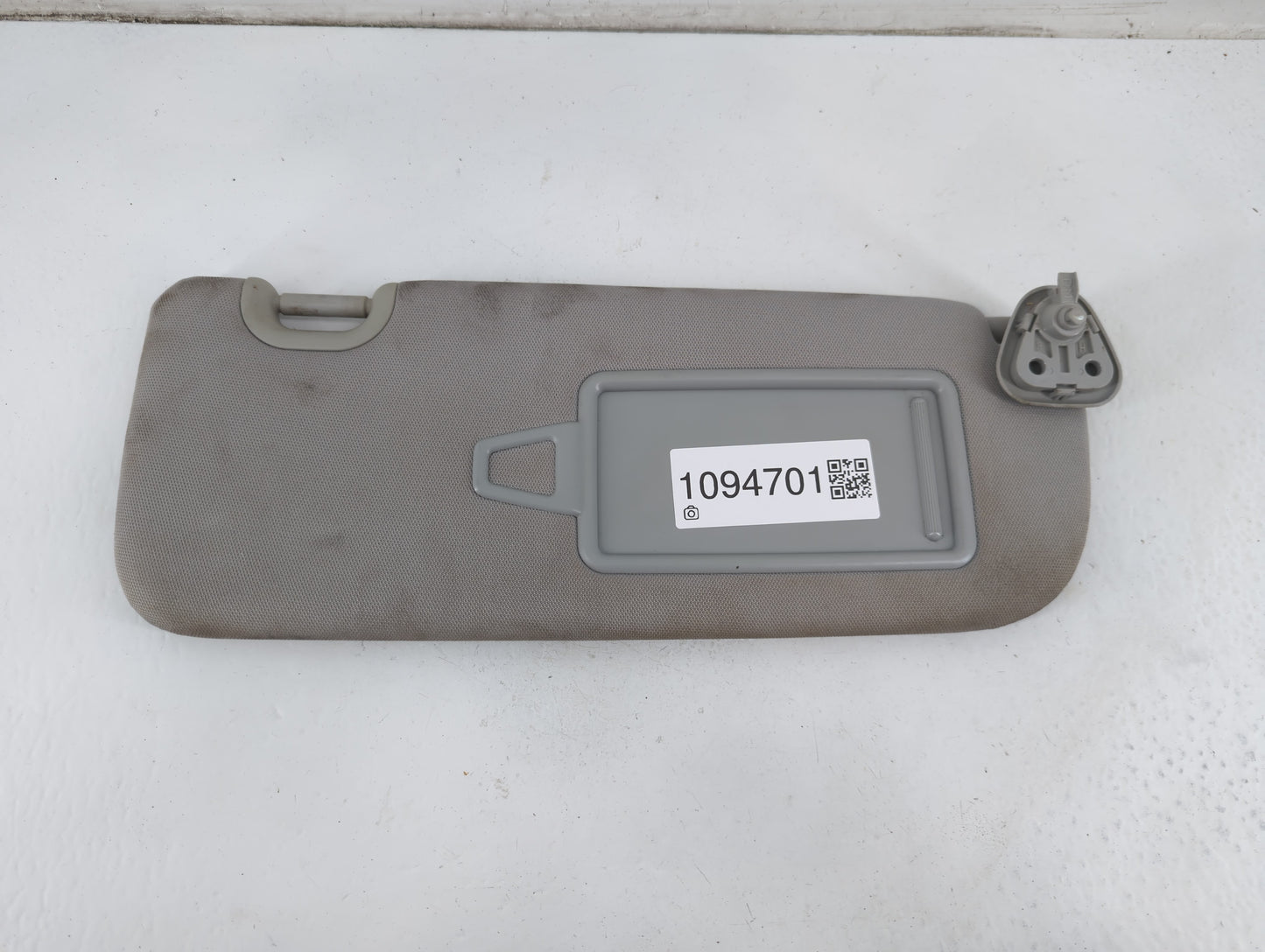 2013-2019 Hyundai Santa Fe Sun Visor Shade Replacement Passenger Right Mirror Fits Fits 2013 2014 2015 2016 2017 2018 2019 OEM Used Auto Parts - Oemusedautoparts1.com
