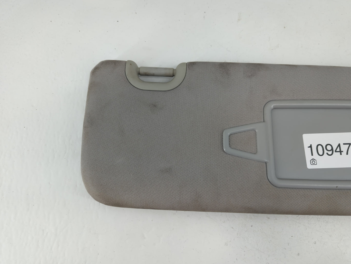 2013-2019 Hyundai Santa Fe Sun Visor Shade Replacement Passenger Right Mirror Fits Fits 2013 2014 2015 2016 2017 2018 2019 OEM Used Auto Parts - Oemusedautoparts1.com