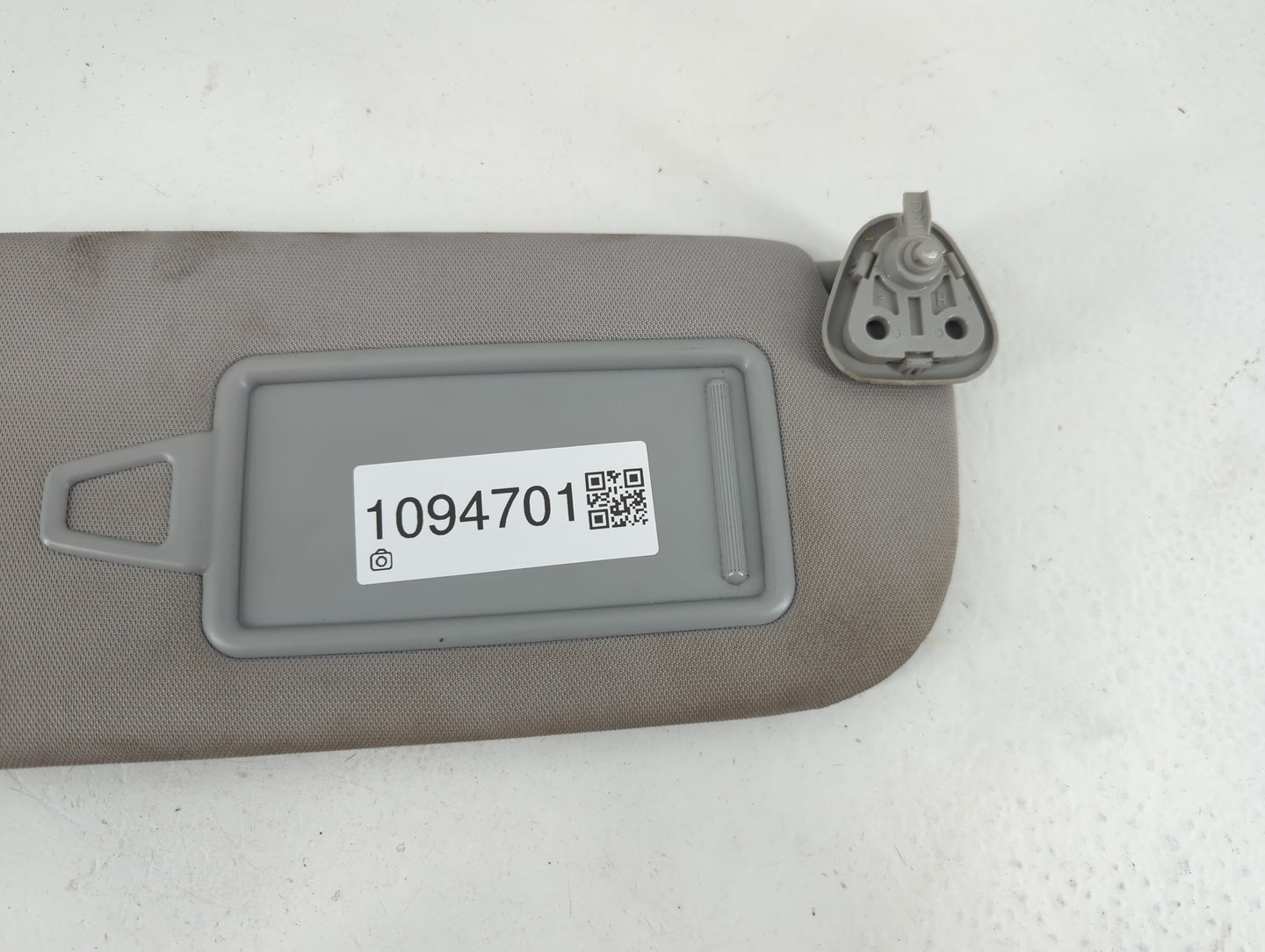 2013-2019 Hyundai Santa Fe Sun Visor Shade Replacement Passenger Right Mirror Fits Fits 2013 2014 2015 2016 2017 2018 2019 OEM Used Auto Parts - Oemusedautoparts1.com