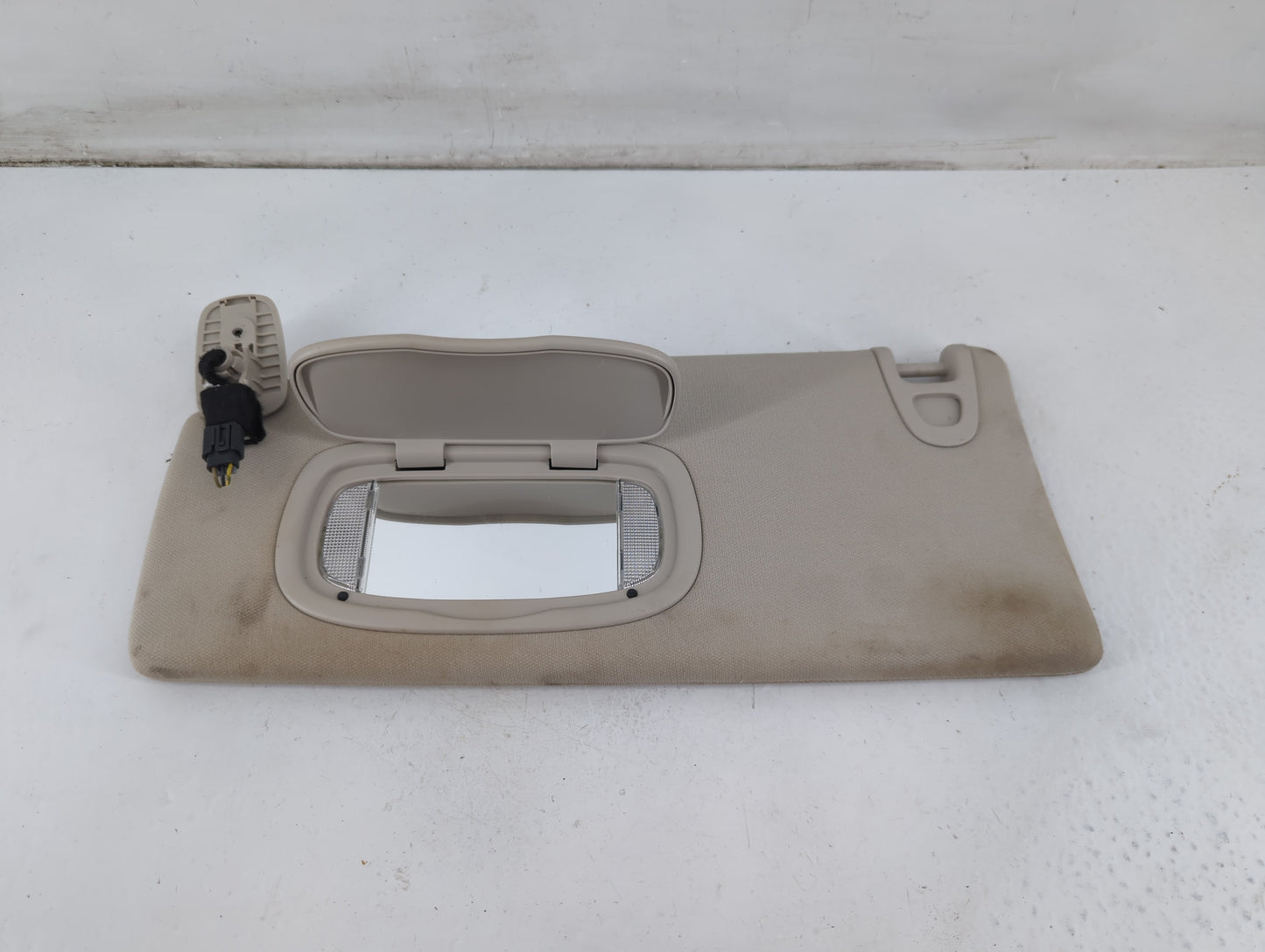 2014-2018 Jeep Cherokee Sun Visor Shade Replacement Driver Left Mirror Fits Fits 2014 2015 2016 2017 2018 OEM Used Auto Parts - Oemusedautoparts1.com