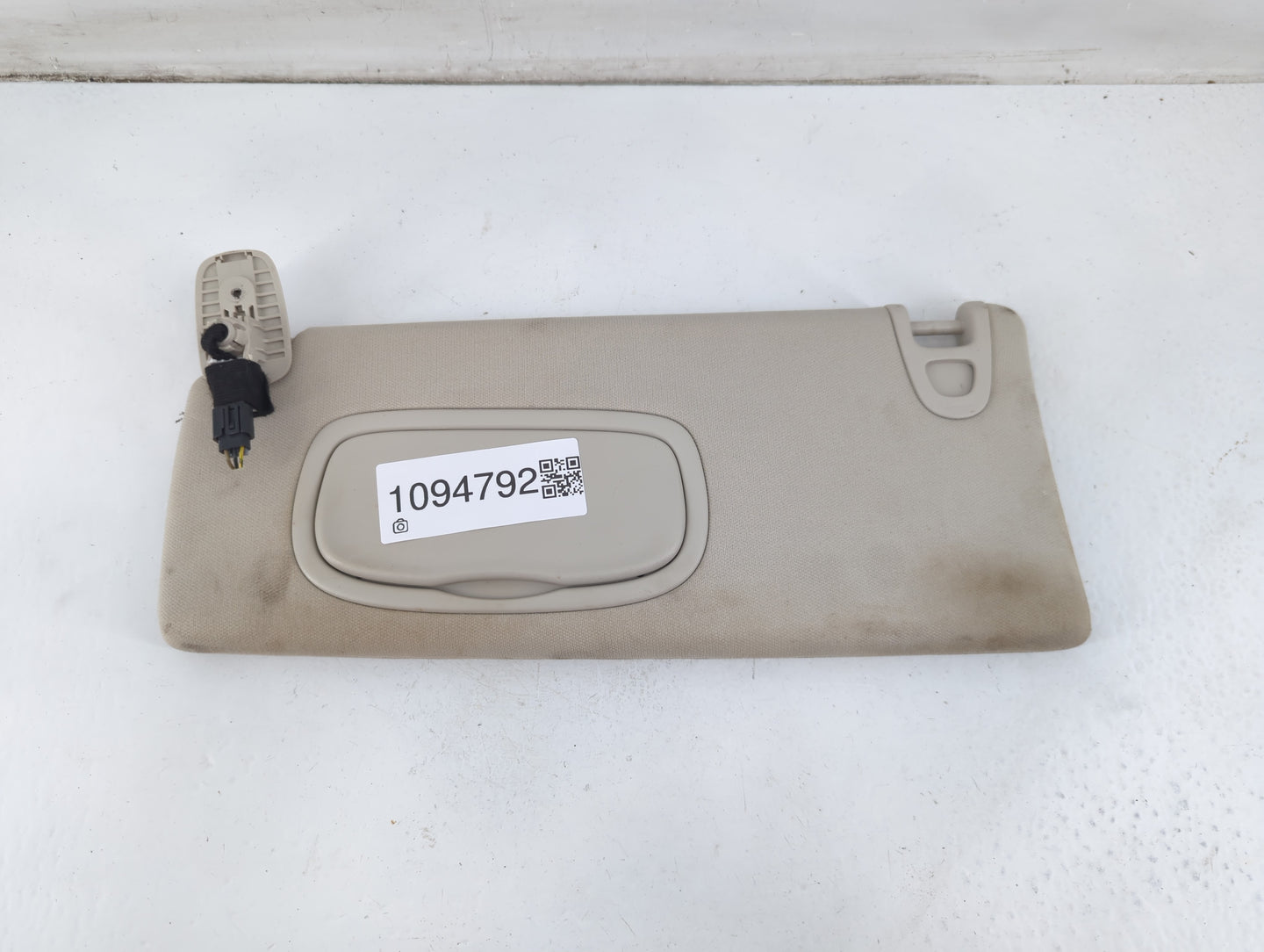 2014-2018 Jeep Cherokee Sun Visor Shade Replacement Driver Left Mirror Fits Fits 2014 2015 2016 2017 2018 OEM Used Auto Parts - Oemusedautoparts1.com
