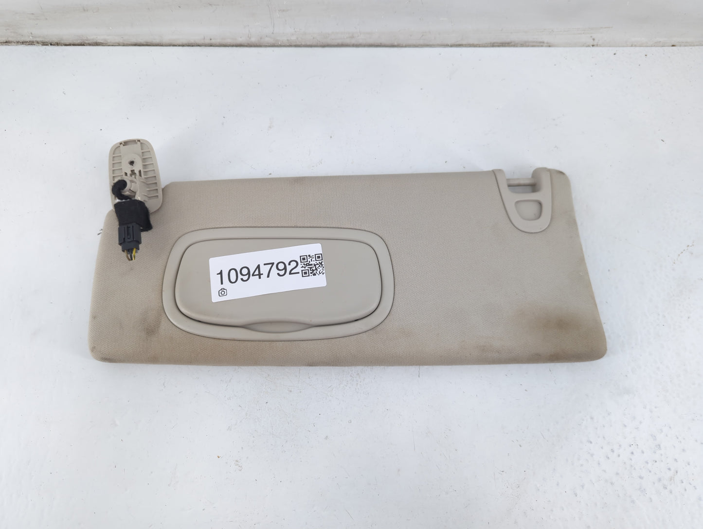 2014-2018 Jeep Cherokee Sun Visor Shade Replacement Driver Left Mirror Fits Fits 2014 2015 2016 2017 2018 OEM Used Auto Parts - Oemusedautoparts1.com