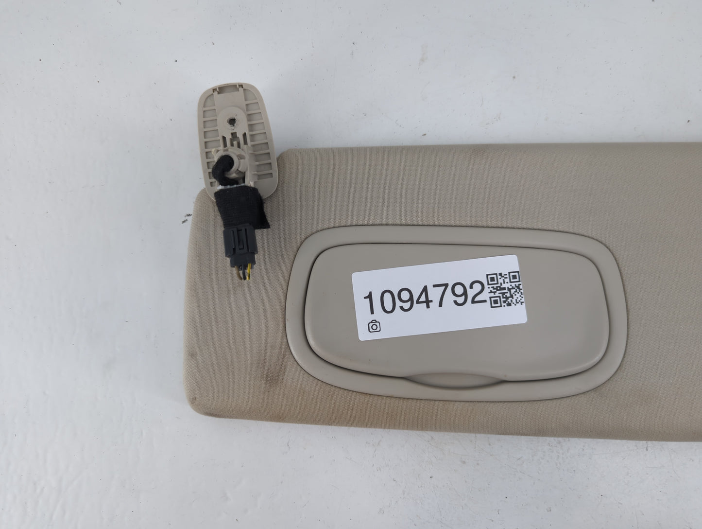 2014-2018 Jeep Cherokee Sun Visor Shade Replacement Driver Left Mirror Fits Fits 2014 2015 2016 2017 2018 OEM Used Auto Parts - Oemusedautoparts1.com