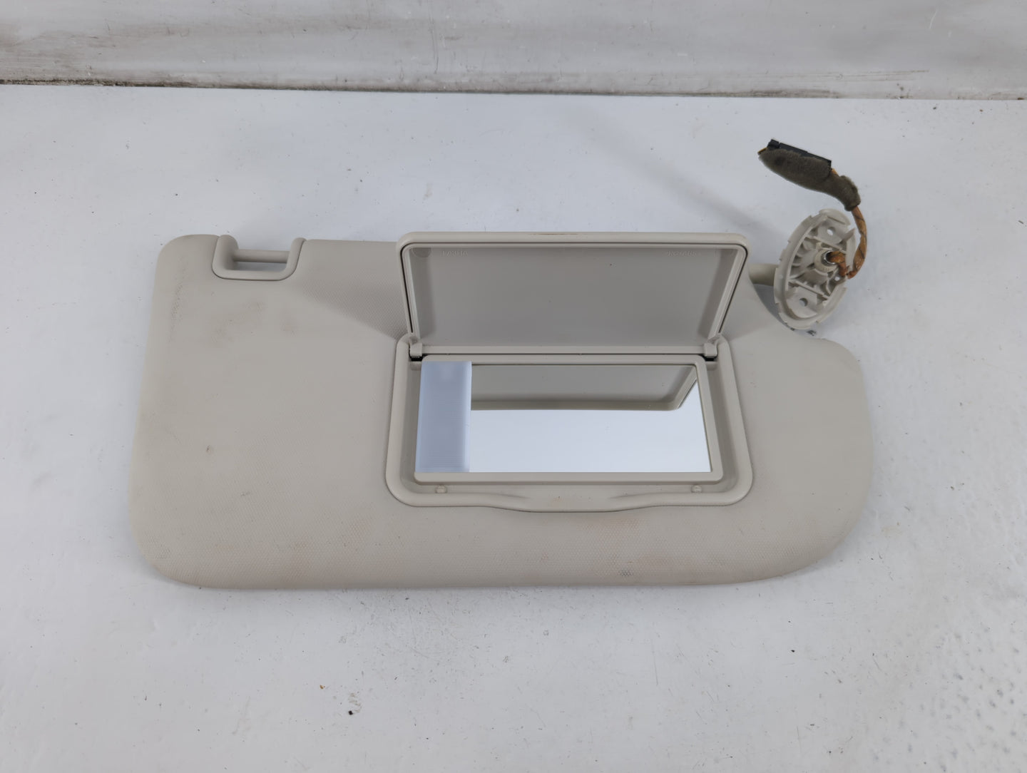 2013-2019 Ford Escape Sun Visor Shade Replacement Driver Left Mirror Fits Fits 2013 2014 2015 2016 2017 2018 2019 OEM Used Auto Parts - Oemusedautoparts1.com