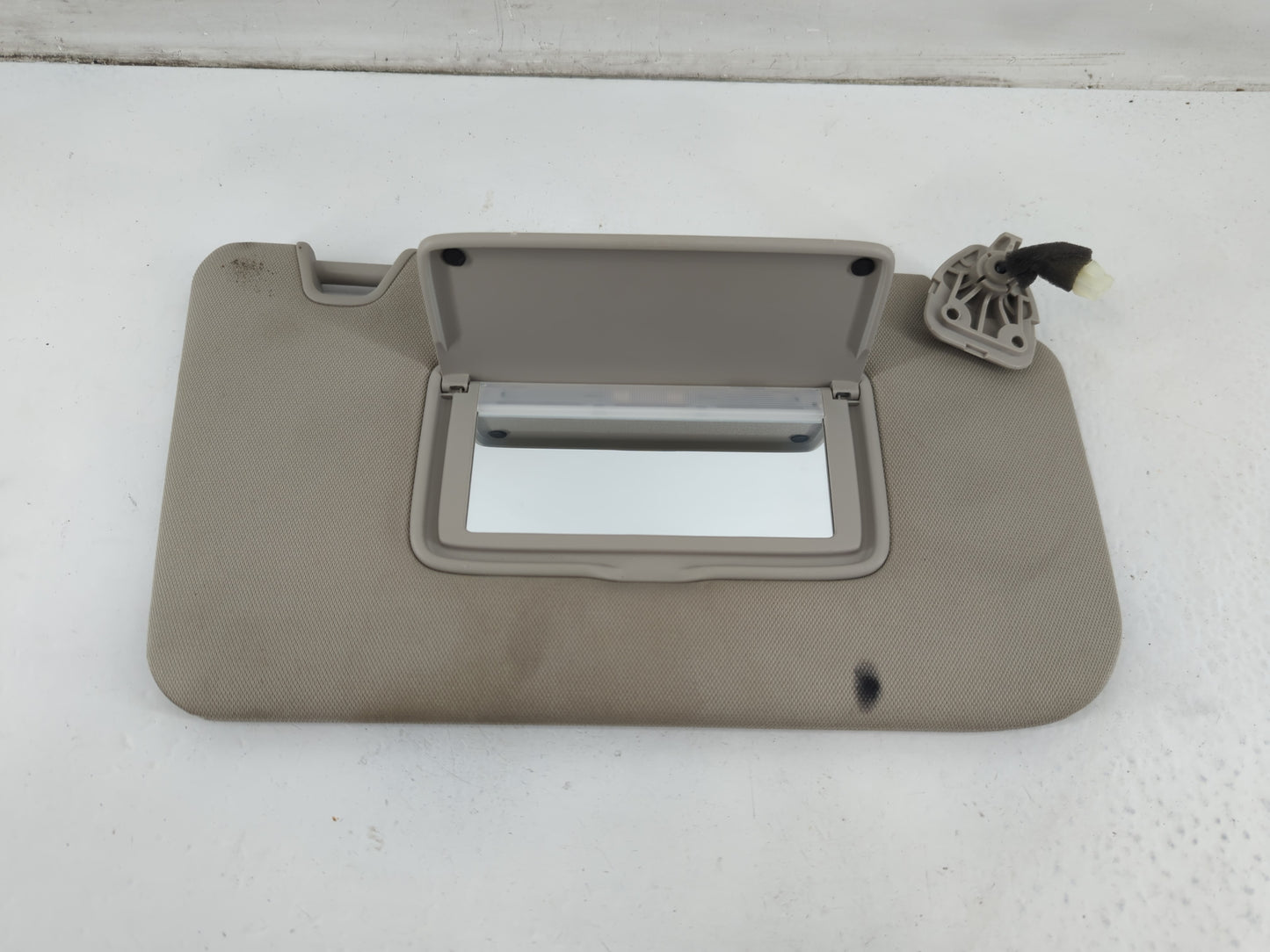 2014-2017 Nissan Rogue Sun Visor Shade Replacement Passenger Right Mirror Fits Fits 2014 2015 2016 2017 OEM Used Auto Parts - Oemusedautoparts1.com