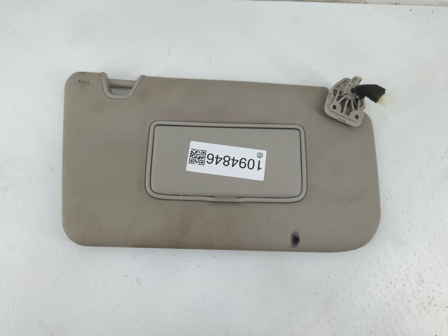 2014-2017 Nissan Rogue Sun Visor Shade Replacement Passenger Right Mirror Fits Fits 2014 2015 2016 2017 OEM Used Auto Parts - Oemusedautoparts1.com