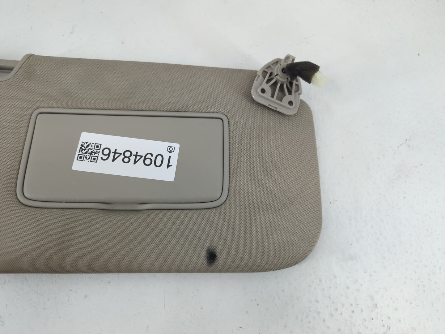 2014-2017 Nissan Rogue Sun Visor Shade Replacement Passenger Right Mirror Fits Fits 2014 2015 2016 2017 OEM Used Auto Parts - Oemusedautoparts1.com