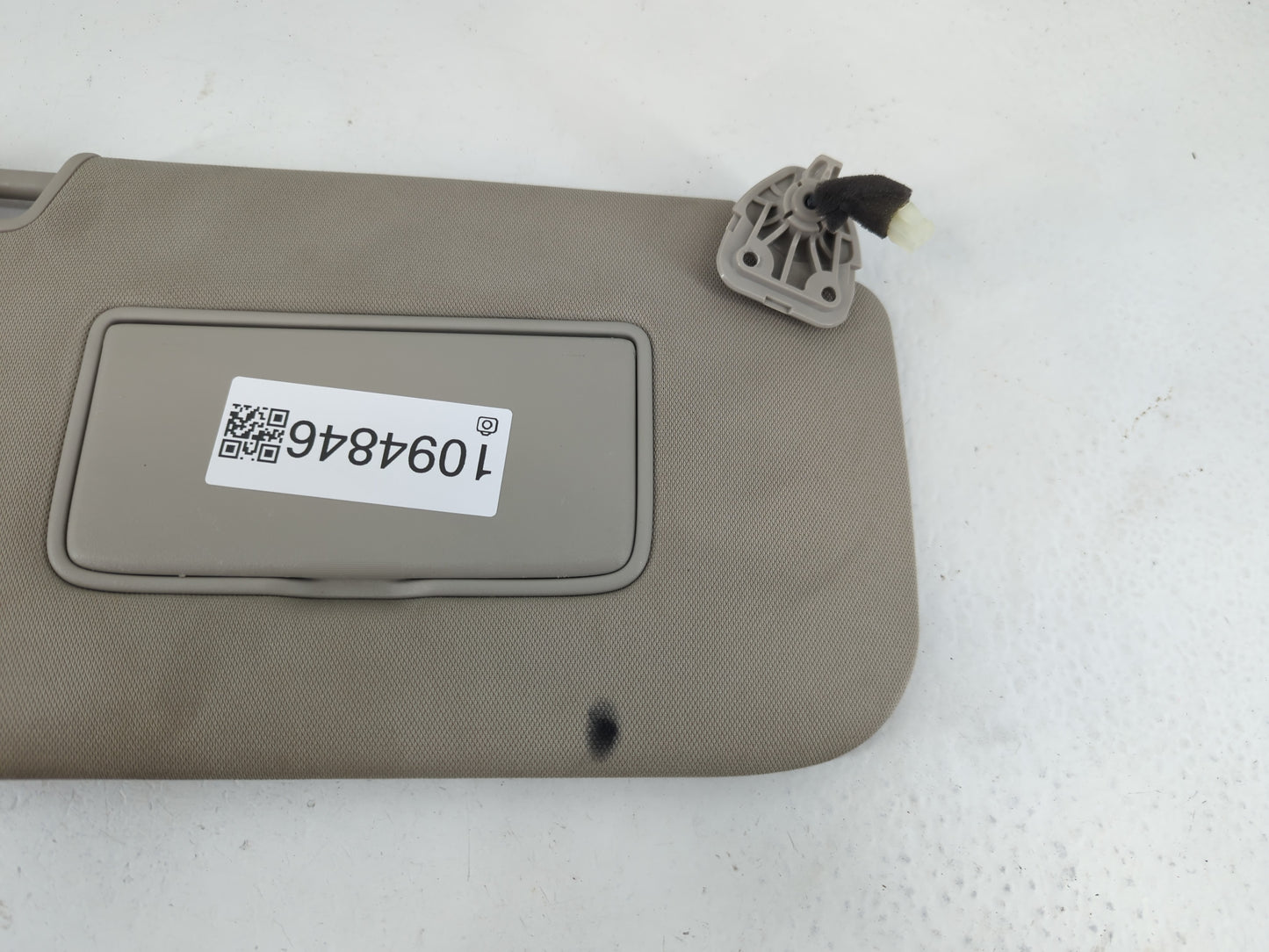 2014-2017 Nissan Rogue Sun Visor Shade Replacement Passenger Right Mirror Fits Fits 2014 2015 2016 2017 OEM Used Auto Parts - Oemusedautoparts1.com