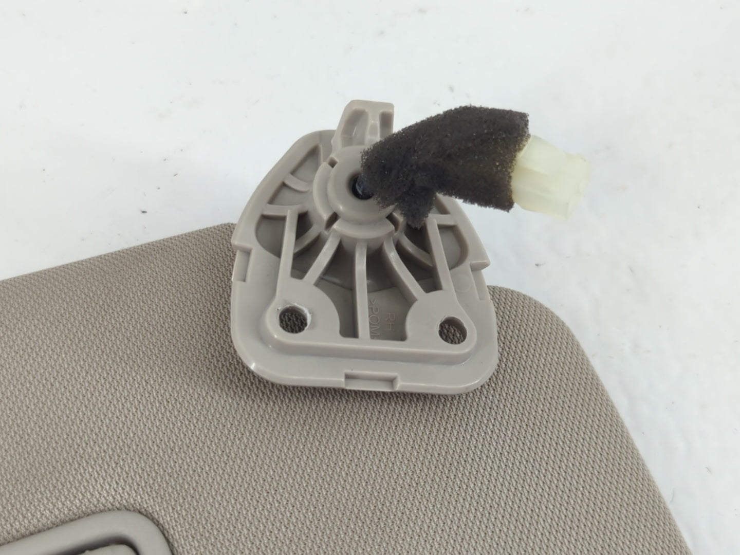 2014-2017 Nissan Rogue Sun Visor Shade Replacement Passenger Right Mirror Fits Fits 2014 2015 2016 2017 OEM Used Auto Parts - Oemusedautoparts1.com