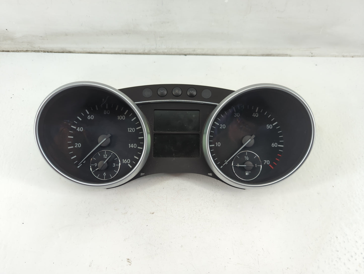 2006-2007 Mercedes-Benz Ml350 Instrument Cluster Speedometer Gauges P/N:A2C53118449 Fits Fits 2006 2007 OEM Used Auto Parts