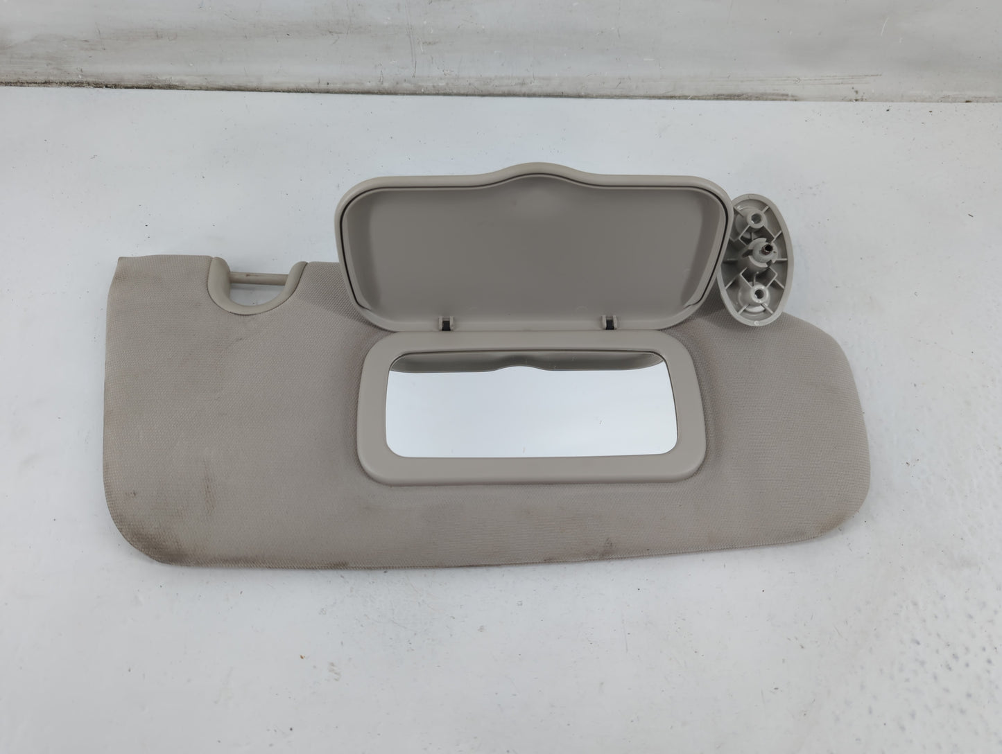 2010-2017 Jeep Patriot Sun Visor Shade Replacement Passenger Right Mirror Fits Fits 2010 2011 2012 2013 2014 2015 2016 2017 OEM Used Auto Parts - Oemusedautoparts1.com