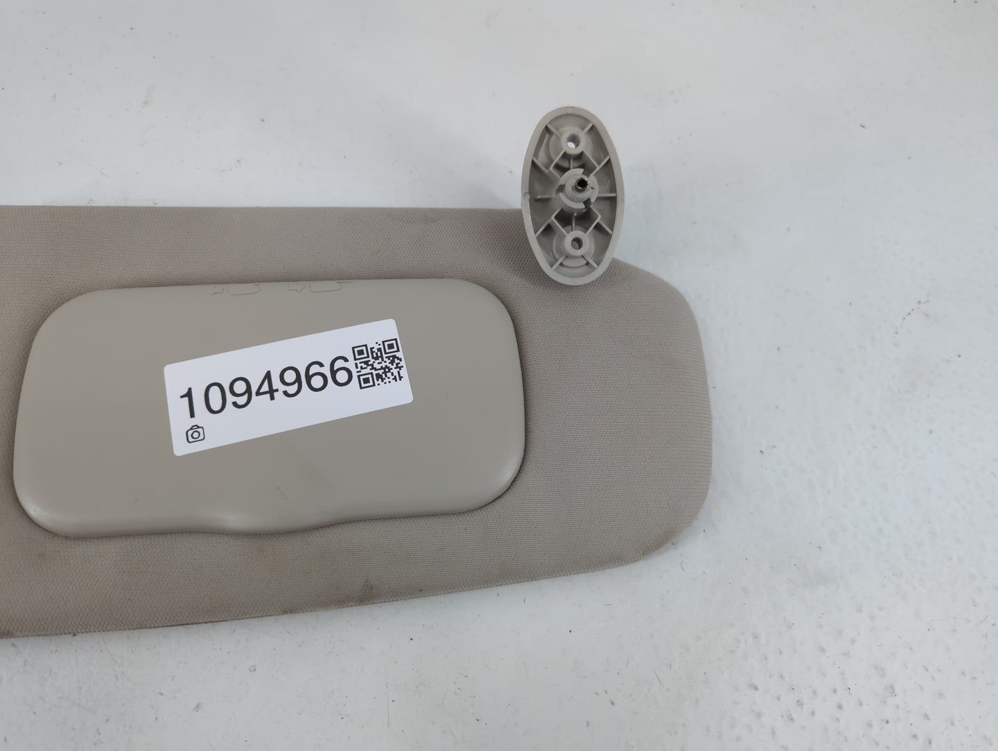2010-2017 Jeep Patriot Sun Visor Shade Replacement Passenger Right Mirror Fits Fits 2010 2011 2012 2013 2014 2015 2016 2017 OEM Used Auto Parts - Oemusedautoparts1.com