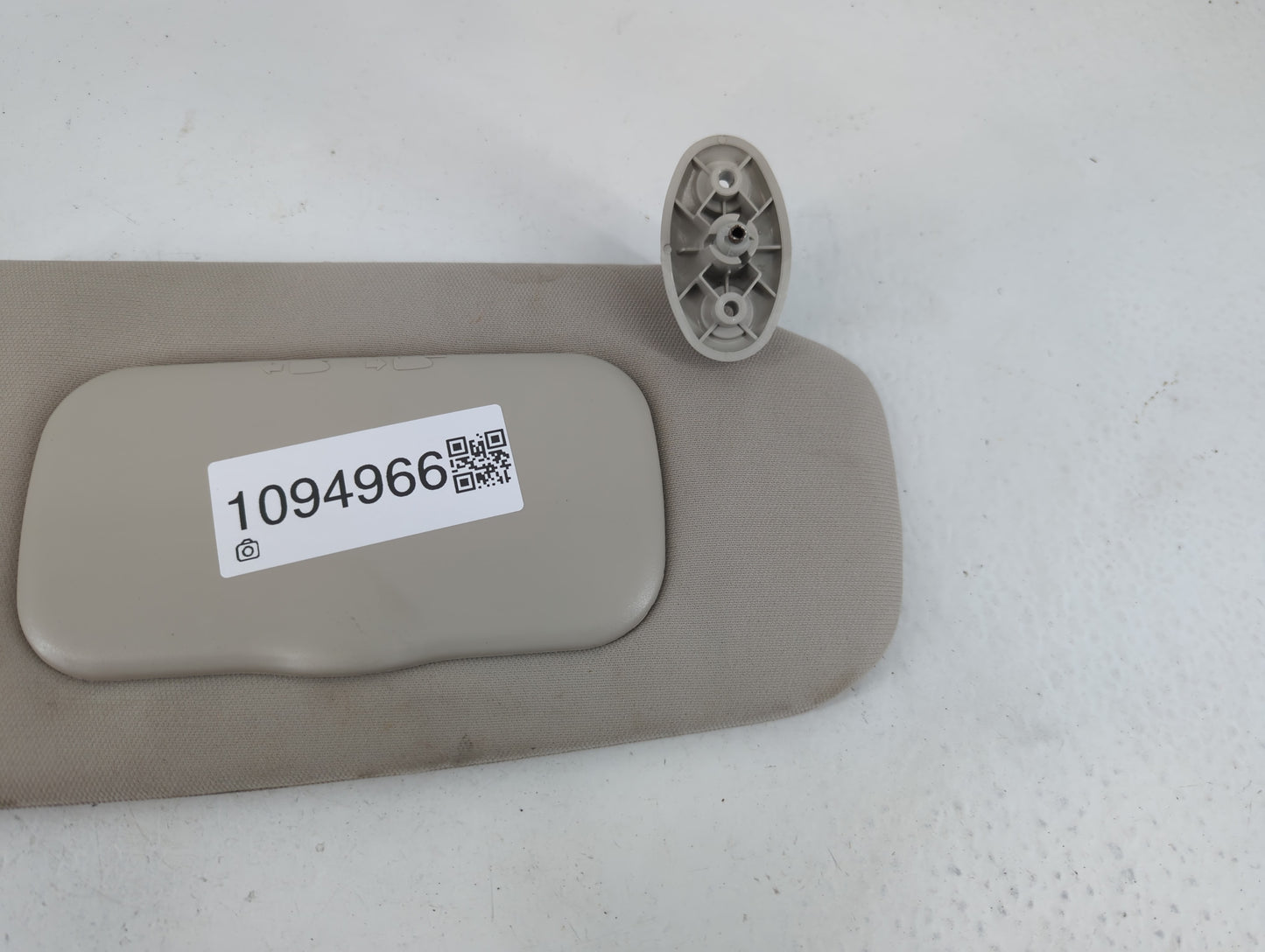 2010-2017 Jeep Patriot Sun Visor Shade Replacement Passenger Right Mirror Fits Fits 2010 2011 2012 2013 2014 2015 2016 2017 OEM Used Auto Parts - Oemusedautoparts1.com