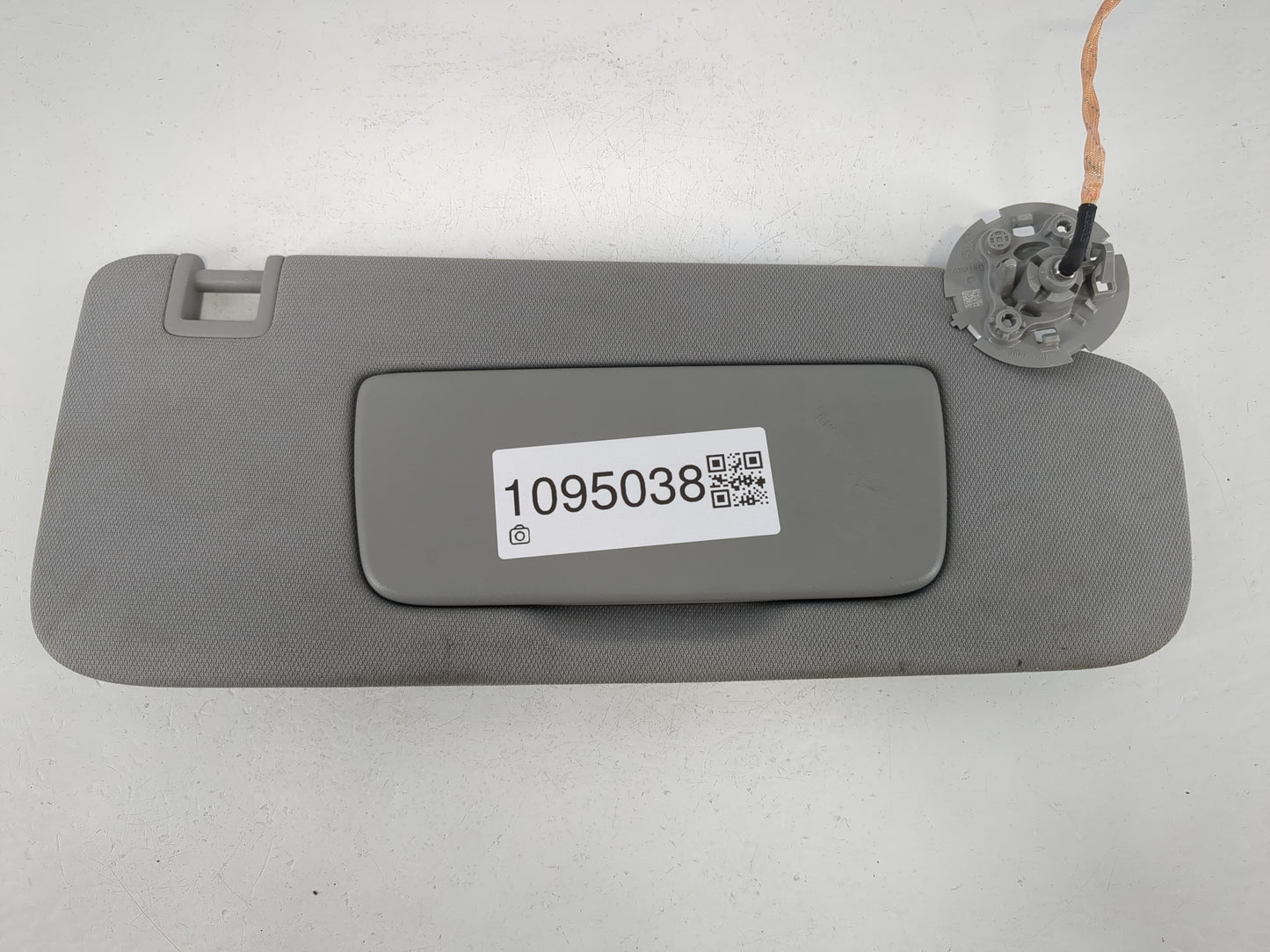 2020-2022 Chevrolet Equinox Sun Visor Shade Replacement Passenger Right Mirror Fits Fits 2020 2021 2022 OEM Used Auto Parts