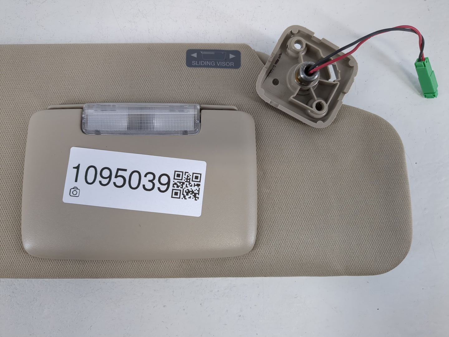 2011-2014 Ford Edge Sun Visor Shade Replacement Passenger Right Mirror Fits Fits 2011 2012 2013 2014 2015 OEM Used Auto Parts - Oemusedautoparts1.com
