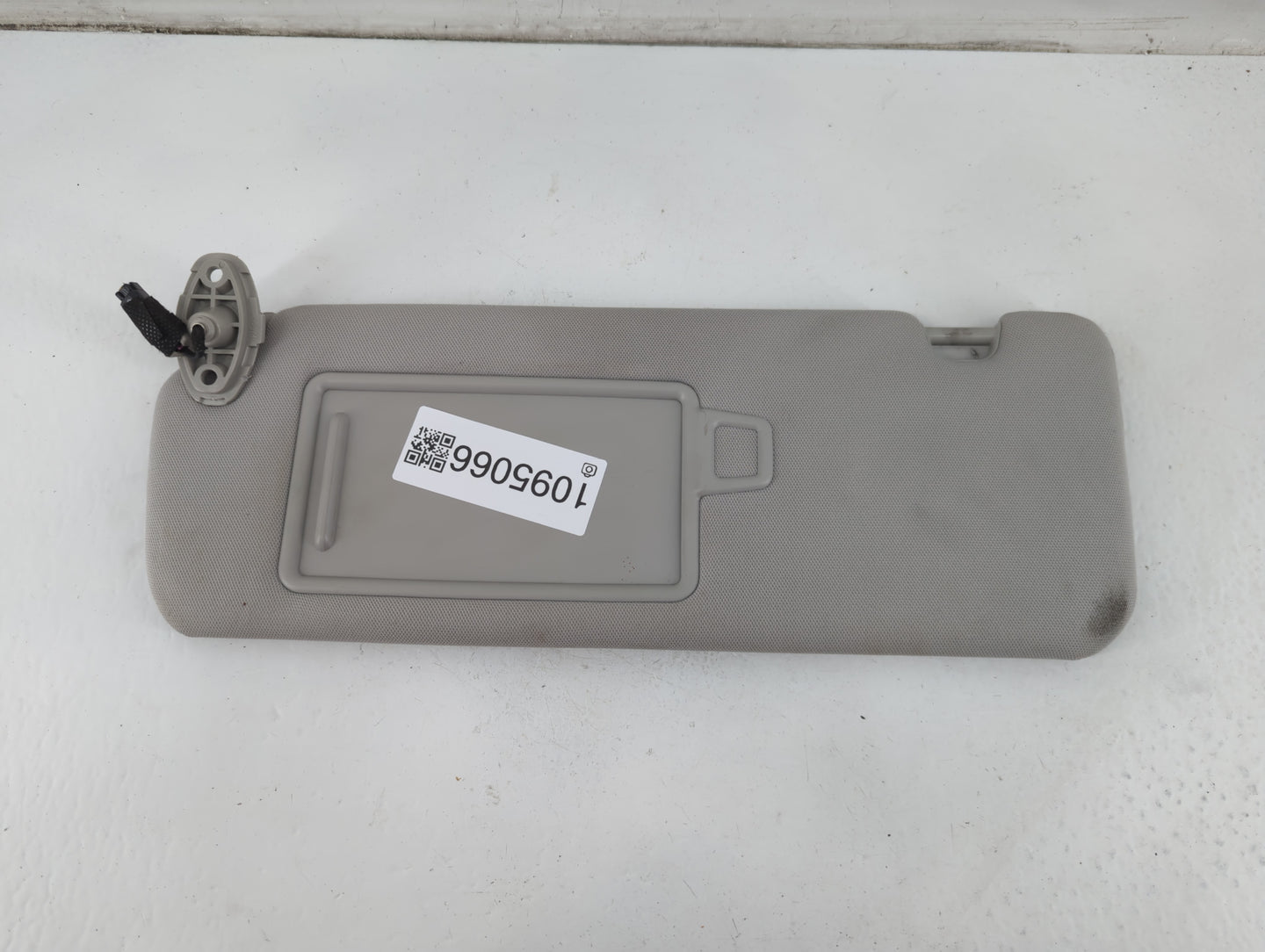 2016-2020 Kia Sorento Sun Visor Shade Replacement Driver Left Mirror Fits Fits 2016 2017 2018 2019 2020 OEM Used Auto Parts - Oemusedautoparts1.com