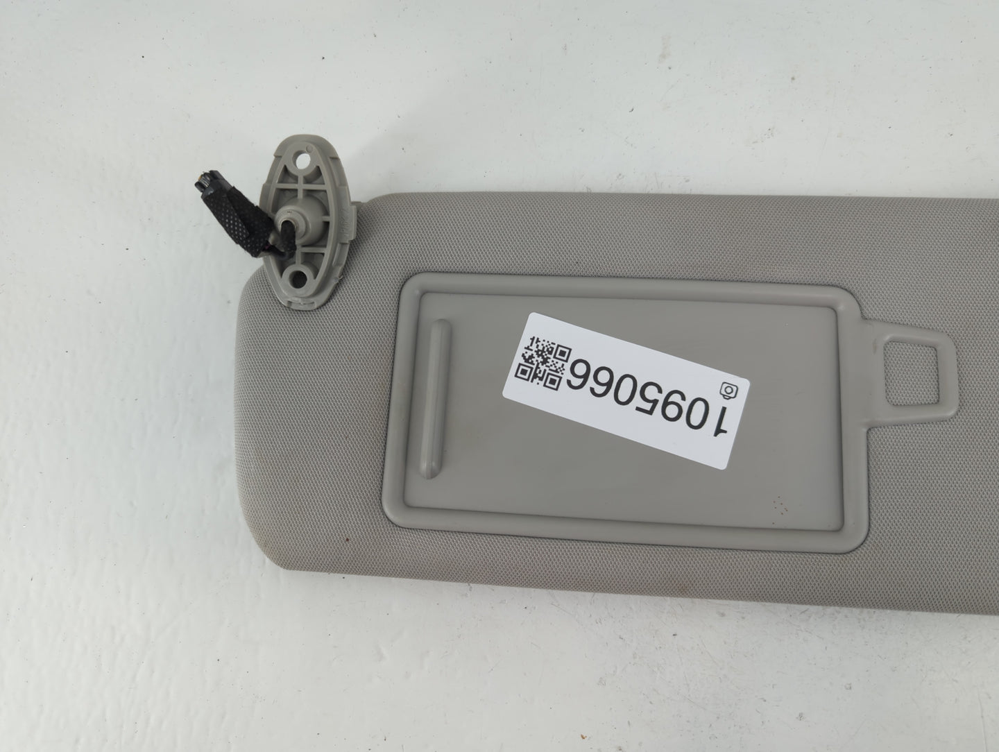 2016-2020 Kia Sorento Sun Visor Shade Replacement Driver Left Mirror Fits Fits 2016 2017 2018 2019 2020 OEM Used Auto Parts - Oemusedautoparts1.com