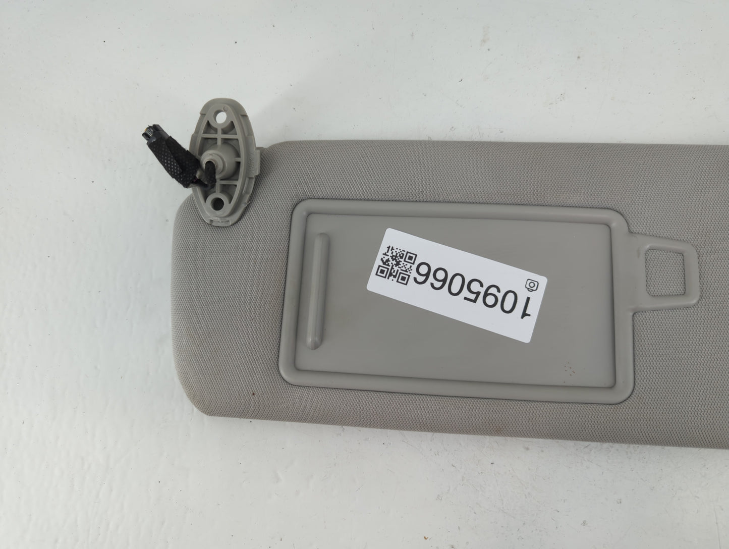 2016-2020 Kia Sorento Sun Visor Shade Replacement Driver Left Mirror Fits Fits 2016 2017 2018 2019 2020 OEM Used Auto Parts - Oemusedautoparts1.com