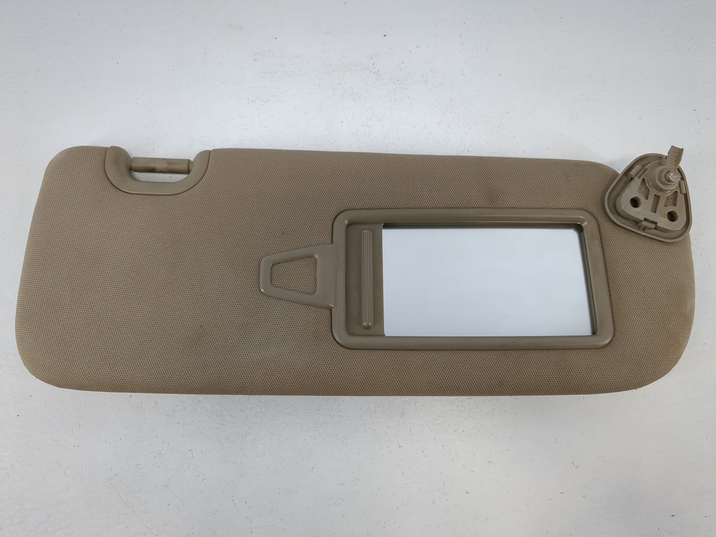 2013-2019 Hyundai Santa Fe Sun Visor Shade Replacement Passenger Right Mirror Fits Fits 2013 2014 2015 2016 2017 2018 2019 OEM Used Auto Parts - Oemusedautoparts1.com