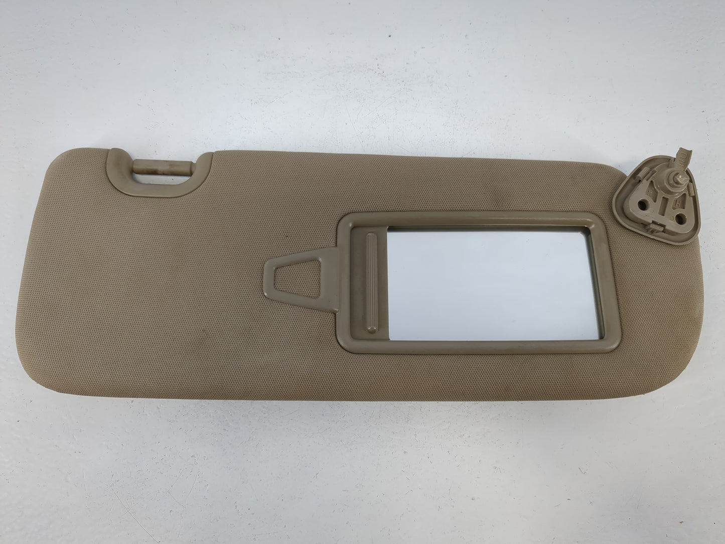 2013-2019 Hyundai Santa Fe Sun Visor Shade Replacement Passenger Right Mirror Fits Fits 2013 2014 2015 2016 2017 2018 2019 OEM Used Auto Parts - Oemusedautoparts1.com