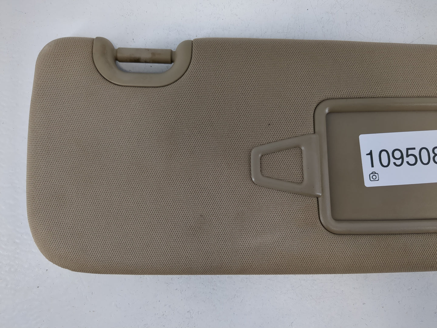 2013-2019 Hyundai Santa Fe Sun Visor Shade Replacement Passenger Right Mirror Fits Fits 2013 2014 2015 2016 2017 2018 2019 OEM Used Auto Parts - Oemusedautoparts1.com