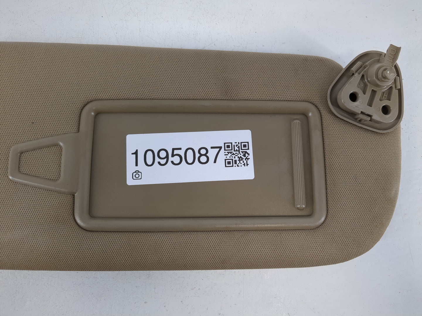 2013-2019 Hyundai Santa Fe Sun Visor Shade Replacement Passenger Right Mirror Fits Fits 2013 2014 2015 2016 2017 2018 2019 OEM Used Auto Parts - Oemusedautoparts1.com