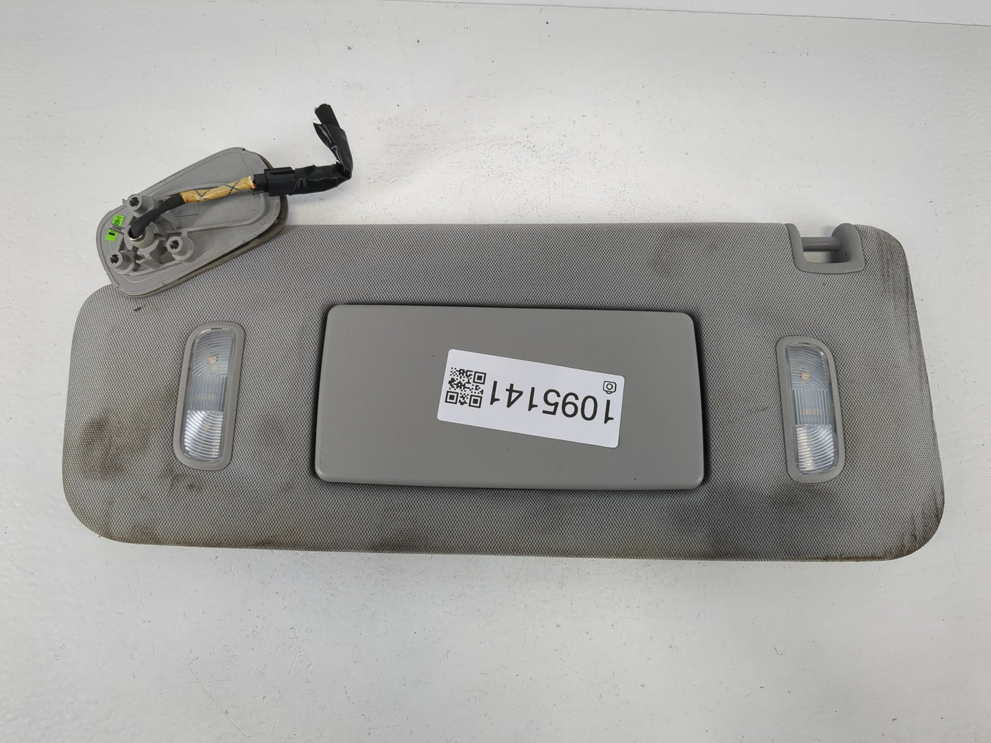 2014-2019 Chevrolet Silverado 1500 Sun Visor Shade Replacement Driver Left Mirror Fits Fits 2014 2015 2016 2017 2018 2019 OEM Used Auto Parts