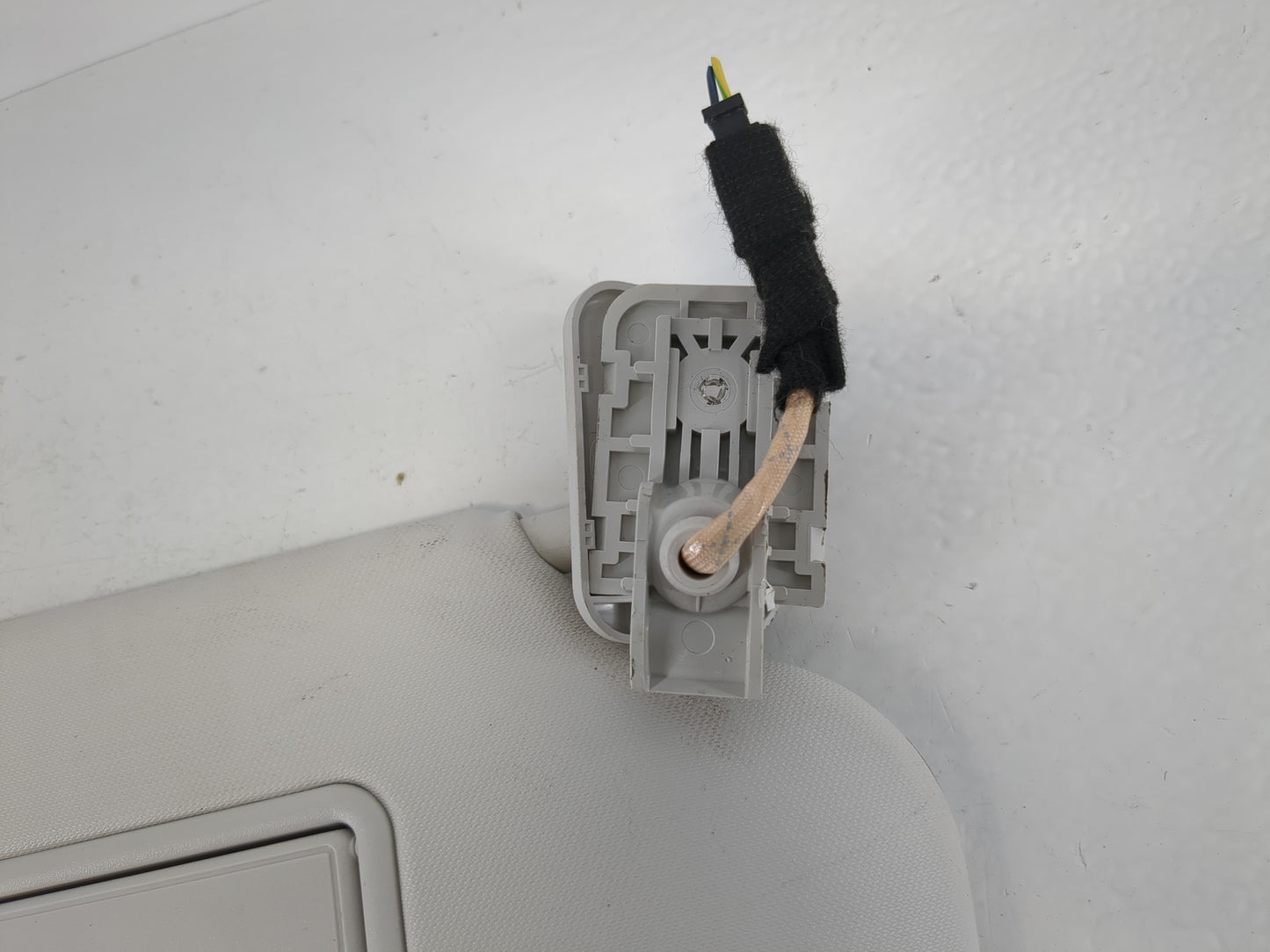 2021-2022 Ford Escape Sun Visor Shade Replacement Passenger Right Mirror Fits Fits 2021 2022 OEM Used Auto Parts