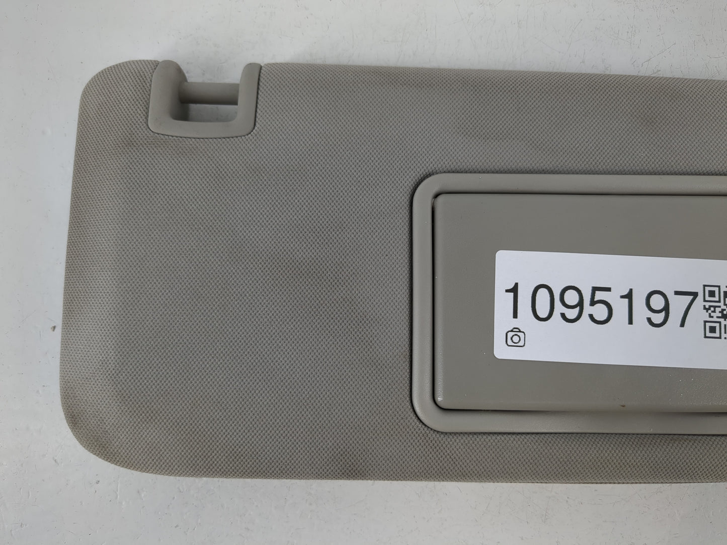 2004-2012 Chevrolet Malibu Sun Visor Shade Replacement Passenger Right Mirror Fits Fits 2004 2005 2008 2009 2010 2011 2012 OEM Used Auto Parts