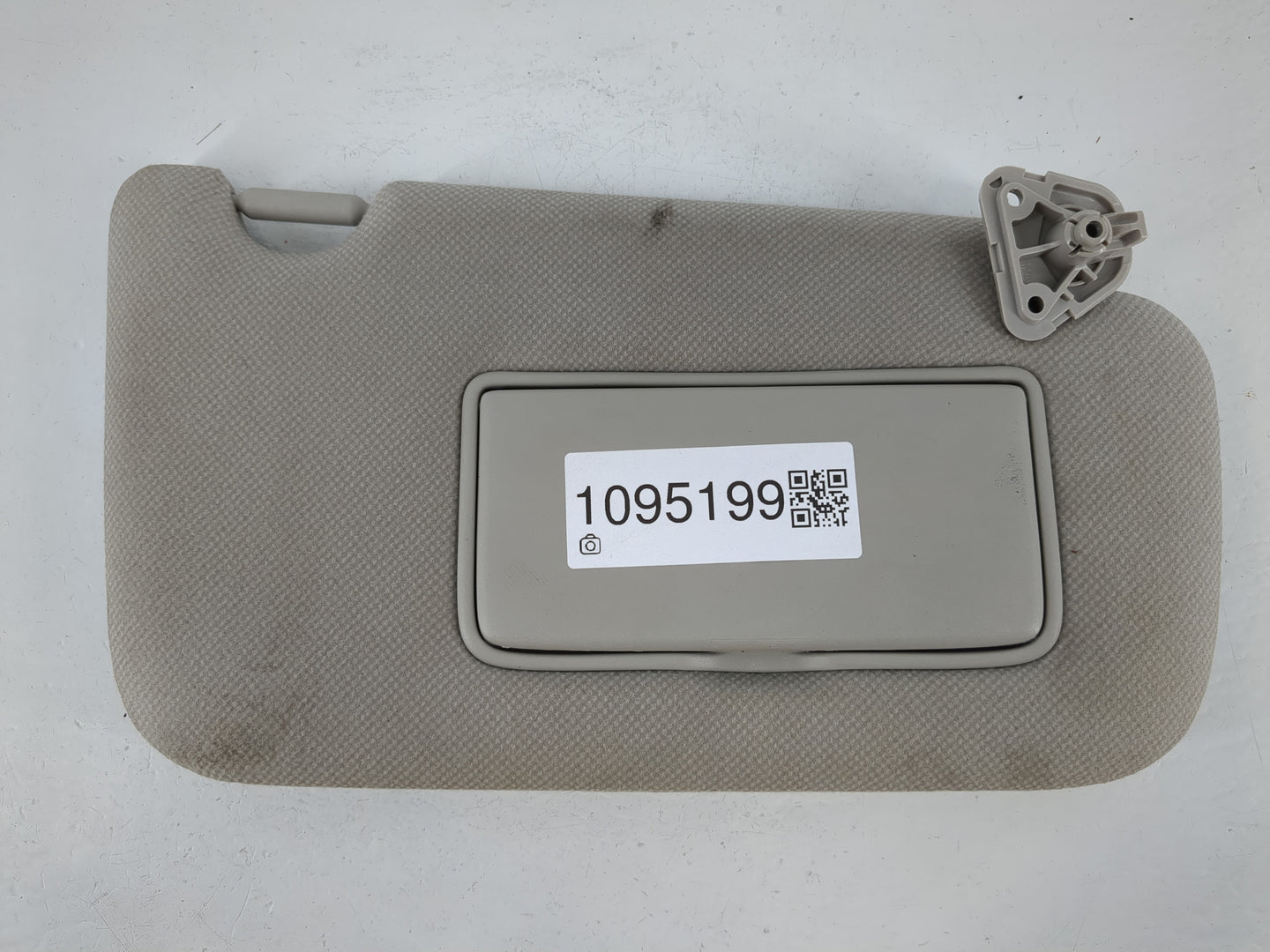 2013-2019 Nissan Sentra Sun Visor Shade Replacement Passenger Right Mirror Fits Fits 2012 2013 2014 2015 2016 2017 2018 2019 OEM Used Auto Parts - Oemusedautoparts1.com