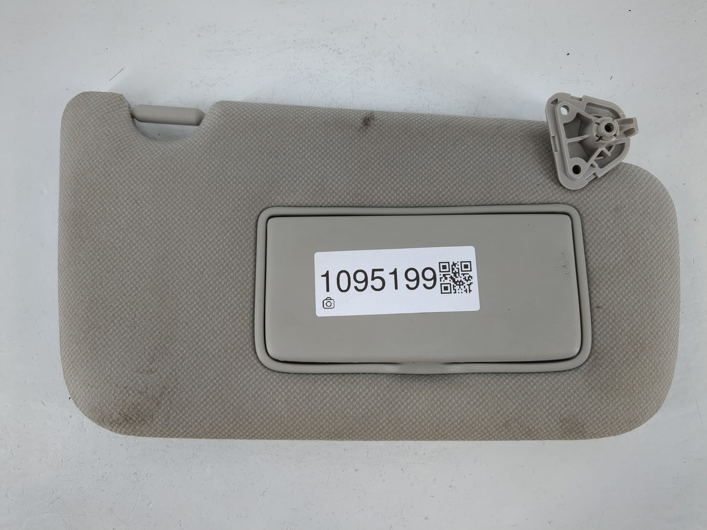 2013-2019 Nissan Sentra Sun Visor Shade Replacement Passenger Right Mirror Fits Fits 2012 2013 2014 2015 2016 2017 2018 2019 OEM Used Auto Parts - Oemusedautoparts1.com