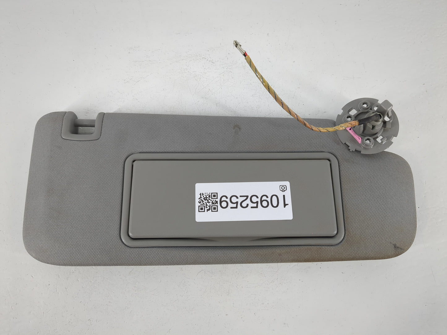 2016-2021 Chevrolet Malibu Sun Visor Shade Replacement Driver Left Mirror Fits Fits 2016 2017 2018 2019 2020 2021 OEM Used Auto Parts