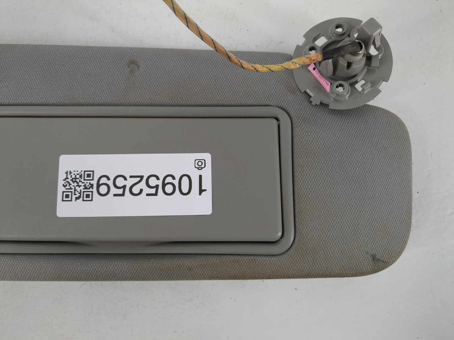 2016-2021 Chevrolet Malibu Sun Visor Shade Replacement Driver Left Mirror Fits Fits 2016 2017 2018 2019 2020 2021 OEM Used Auto Parts