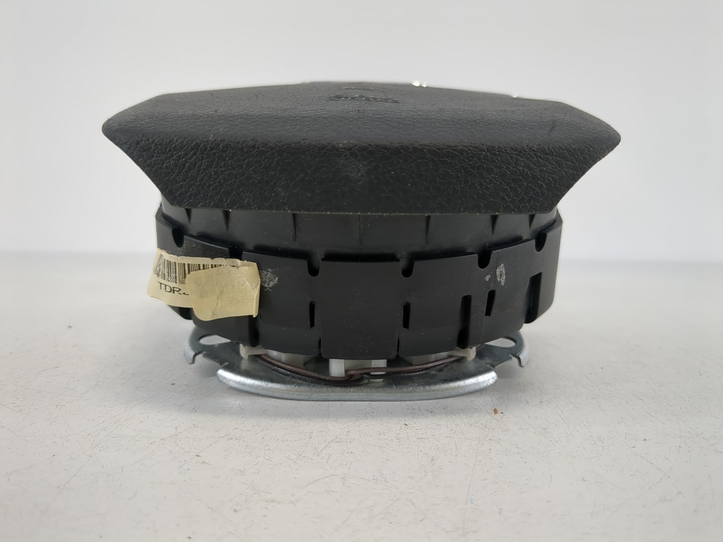 2011-2012 Chrysler Town & Country Air Bag Driver Left Steering Wheel Mounted P/N:1QK22DX9AG Fits Fits 2011 2012 OEM Used Auto Parts - Oemusedautoparts1.com