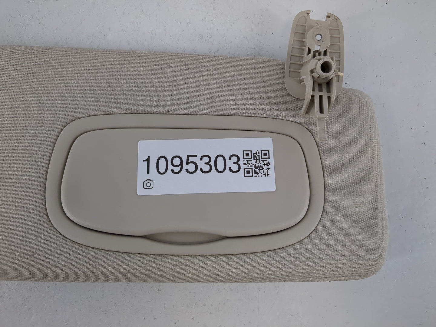 2015 Chrysler 200 Sun Visor Shade Replacement Passenger Right Mirror Fits OEM Used Auto Parts - Oemusedautoparts1.com