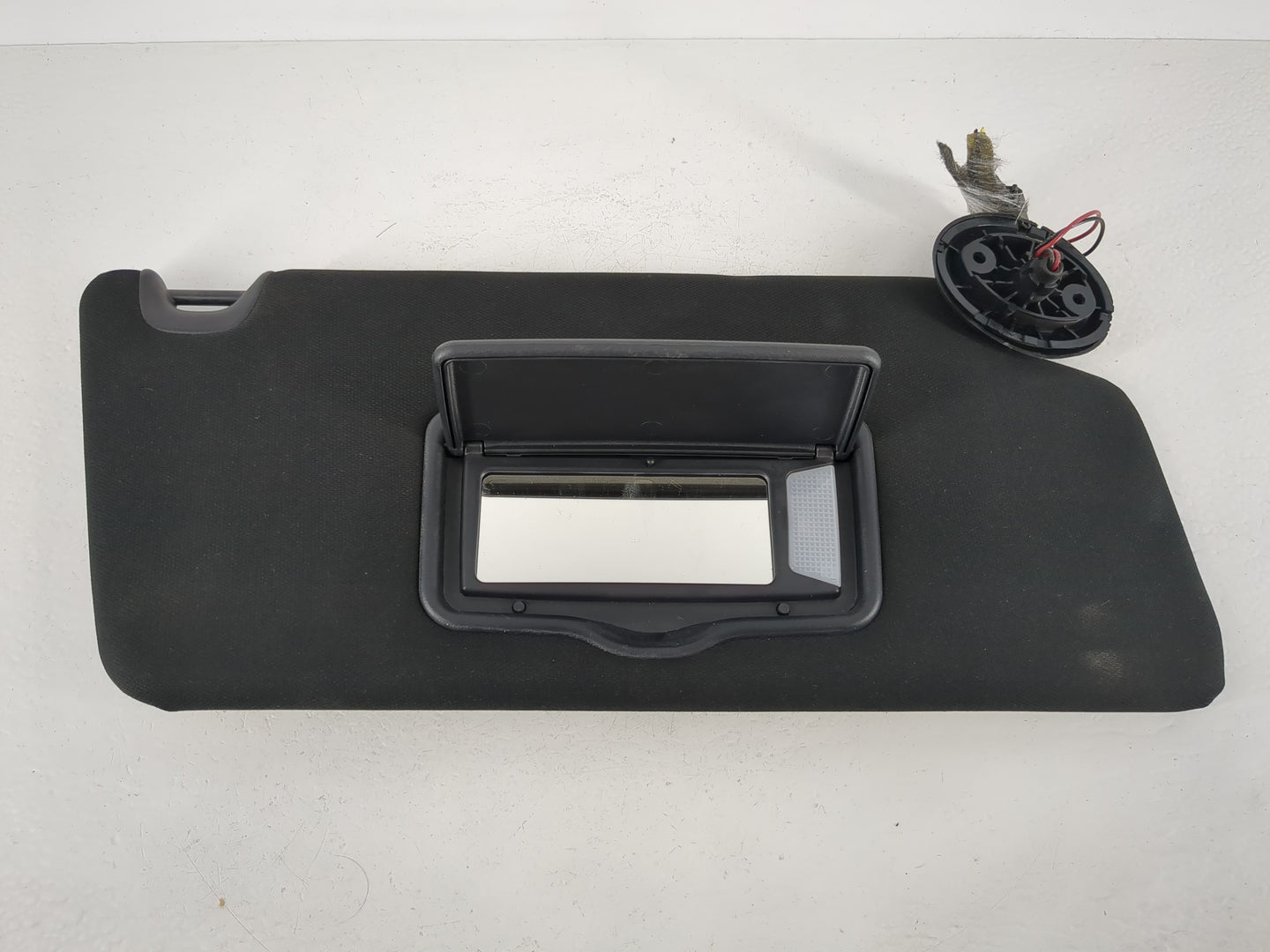 2017 Ford Explorer Sun Visor Shade Replacement Passenger Right Mirror Fits OEM Used Auto Parts - Oemusedautoparts1.com