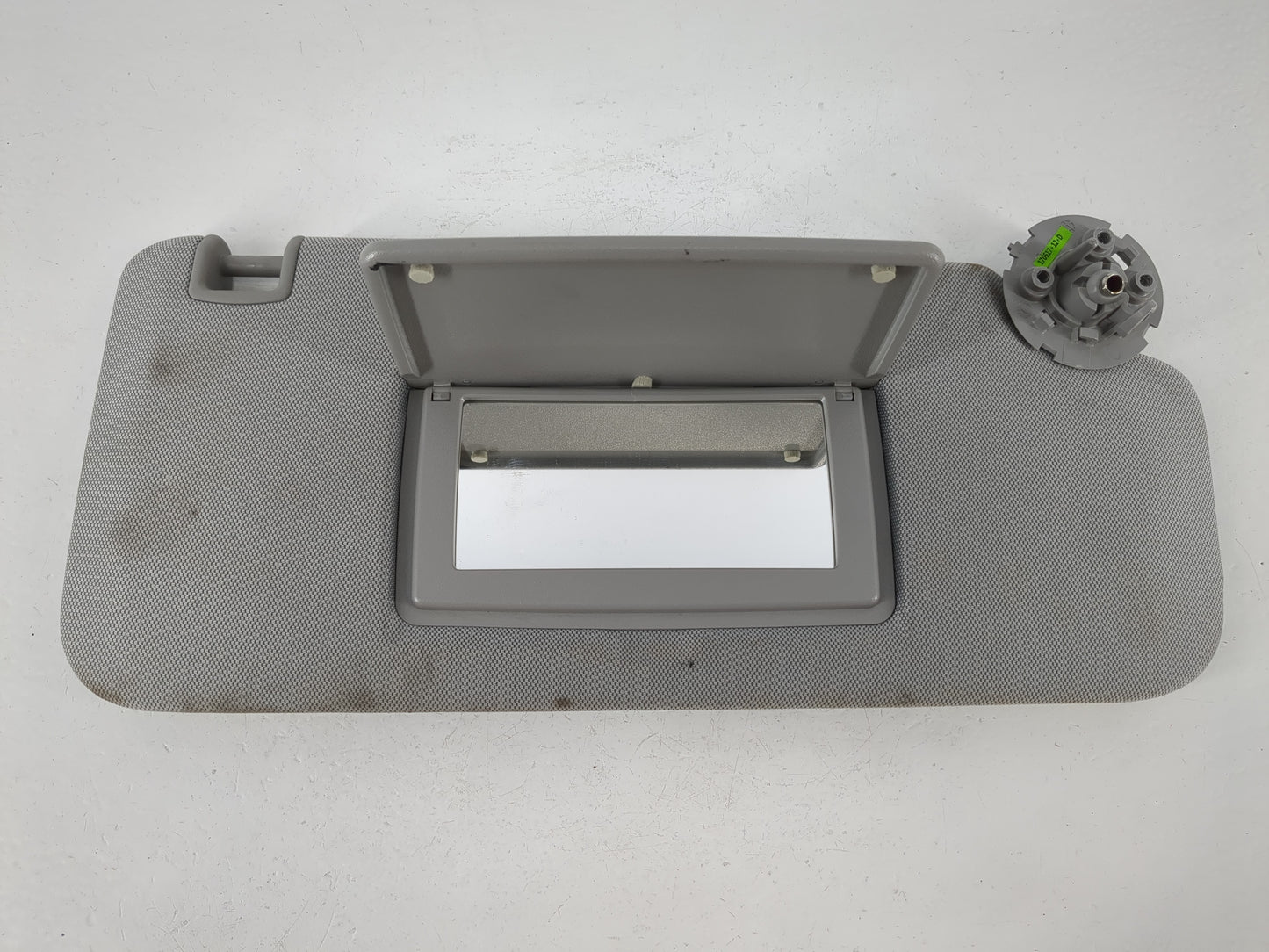 2017-2021 Chevrolet Trax Sun Visor Shade Replacement Passenger Right Mirror Fits Fits 2017 2018 2019 2020 2021 OEM Used Auto Parts