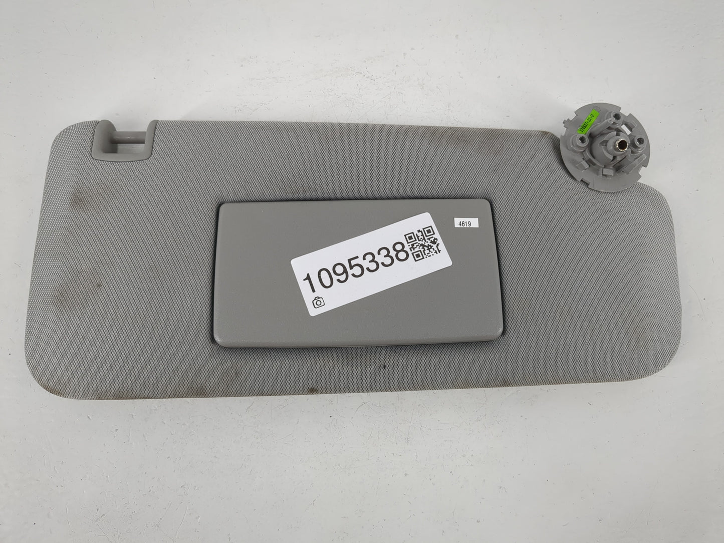 2017-2021 Chevrolet Trax Sun Visor Shade Replacement Passenger Right Mirror Fits Fits 2017 2018 2019 2020 2021 OEM Used Auto Parts