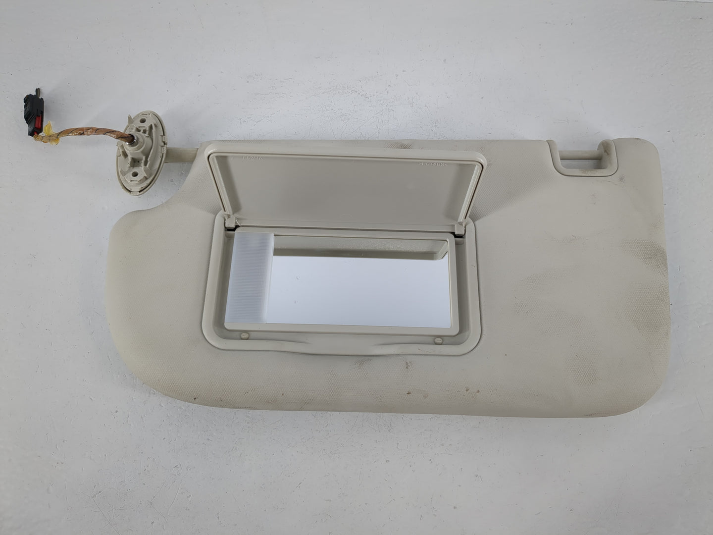 2013-2018 Ford Focus Sun Visor Shade Replacement Driver Left Mirror Fits Fits 2013 2014 2015 2016 2017 2018 OEM Used Auto Parts - Oemusedautoparts1.com