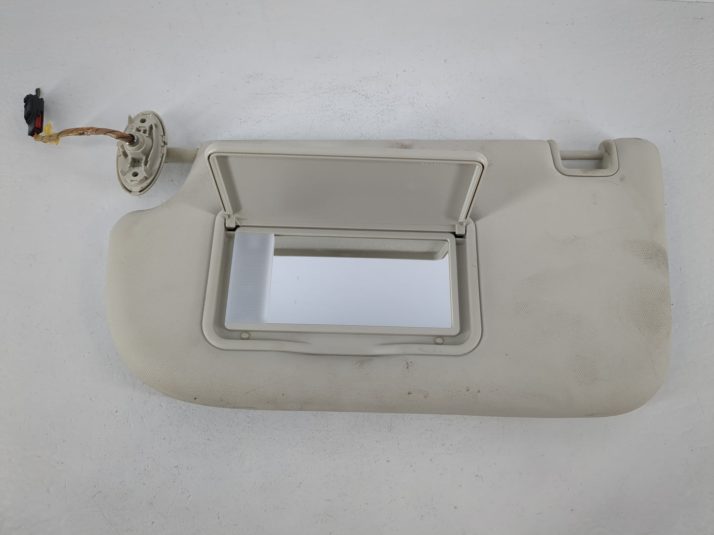 2013-2018 Ford Focus Sun Visor Shade Replacement Driver Left Mirror Fits Fits 2013 2014 2015 2016 2017 2018 OEM Used Auto Parts - Oemusedautoparts1.com