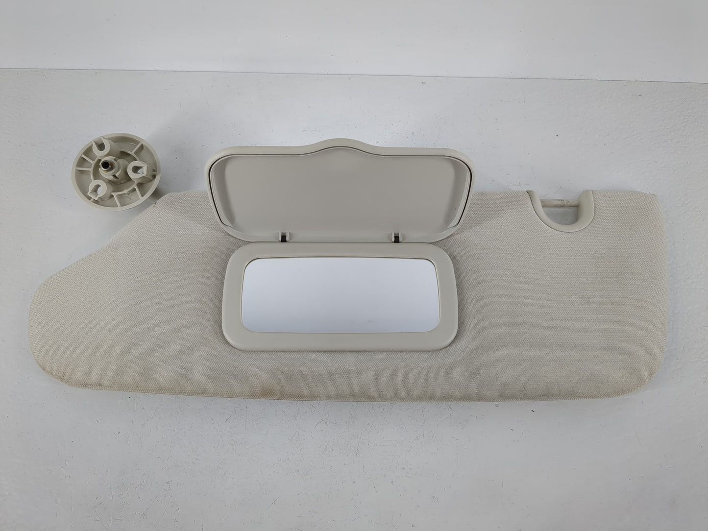 2008-2010 Chrysler Town & Country Sun Visor Shade Replacement Driver Left Mirror Fits Fits 2008 2009 2010 OEM Used Auto Parts