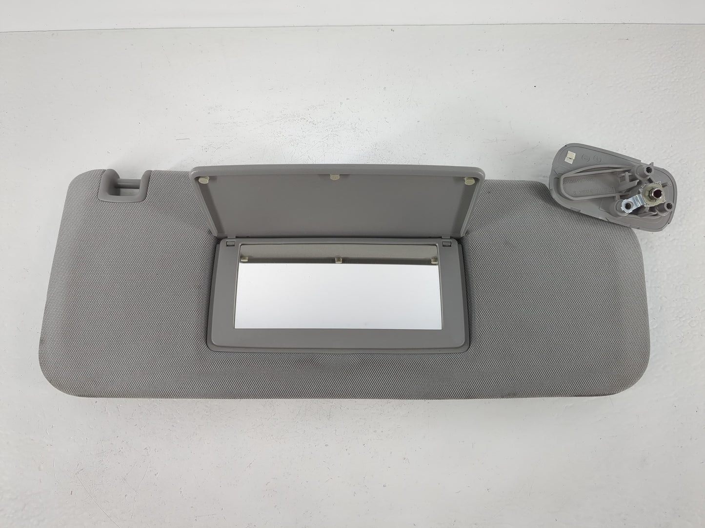 2014-2019 Chevrolet Silverado 1500 Sun Visor Shade Replacement Passenger Right Mirror Fits Fits 2014 2015 2016 2017 2018 2019 OEM Used Auto Parts