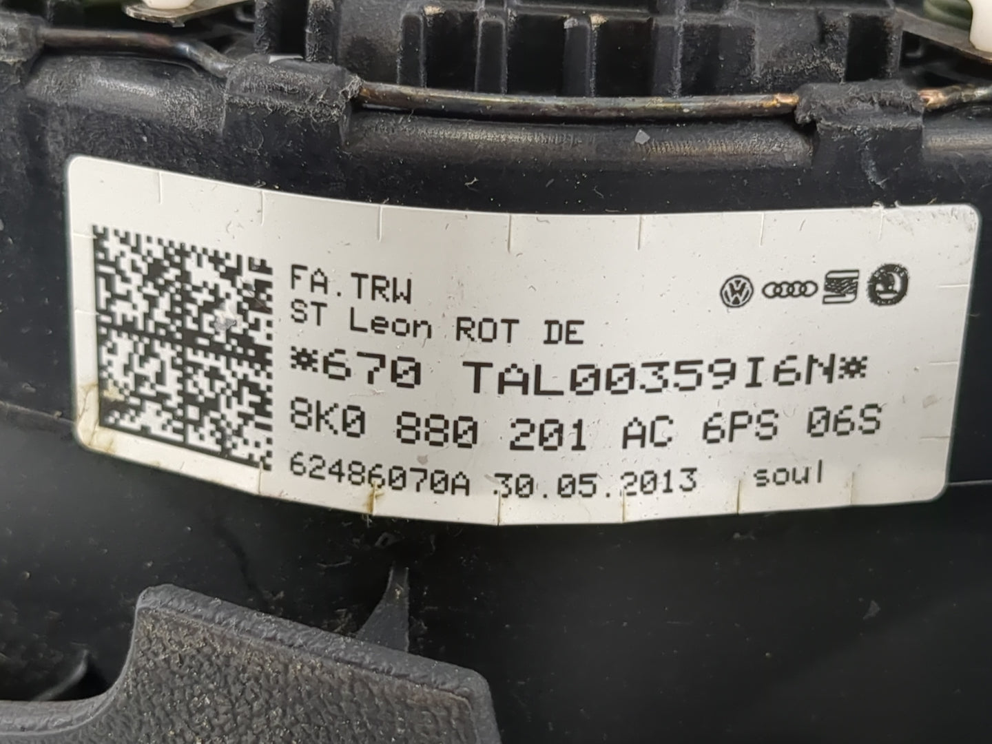 2013-2016 Audi A4 Air Bag Driver Left Steering Wheel Mounted P/N:8K0 880 201 AC Fits Fits 2013 2014 2015 2016 2017 OEM Used Auto Parts - Oemusedautoparts1.com